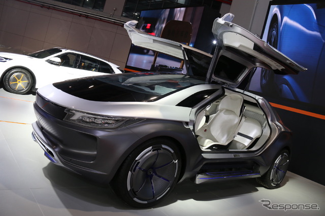 智車優行科技SUV(上海モーターショー2017)