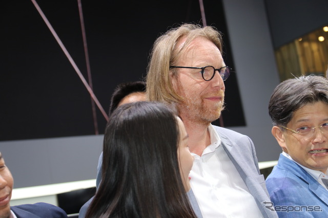 バイトン : チーフデザイナーのブノワ・ジャコブは、元BMWのiシリーズのデザインチームを率いた人物(北京モーターショー2018)