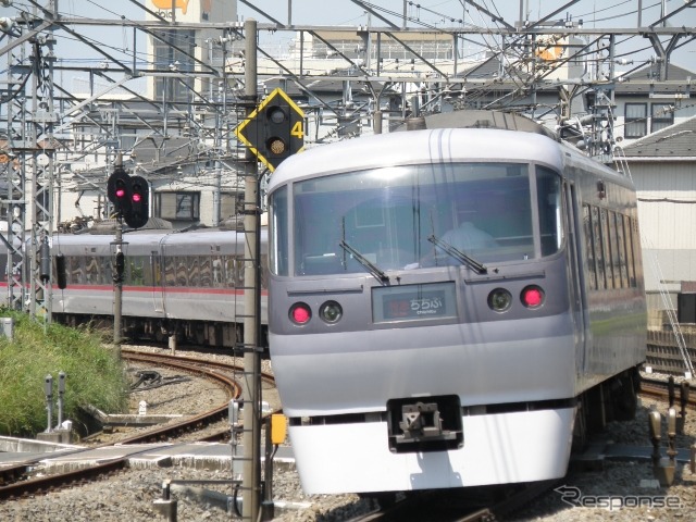 5月27日から運休列車の特急券発売が再開された西武特急。写真は新宿線の「レッドアロー」。