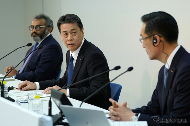 日産自動車、内田誠社長兼CEO（中央）