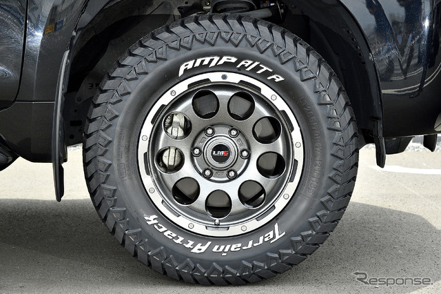 装着サイズ:17inx7J Inset+25 6H-139.7 カラー:ガンメタポリッシュ タイヤサイズ:265/70R17