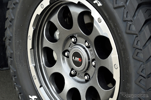 装着サイズ:17inx7J Inset+25 6H-139.7 カラー:ガンメタポリッシュ タイヤサイズ:265/70R17