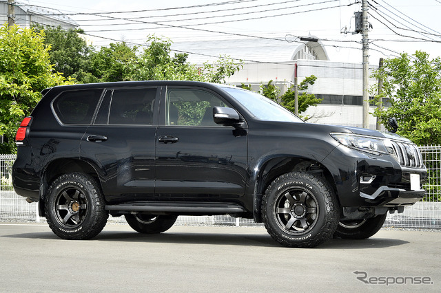 装着サイズ:18inx9J Inset+20 6H-139.7 カラー:スーパーダークガンメタ(AXZ) タイヤサイズ:265/65R18