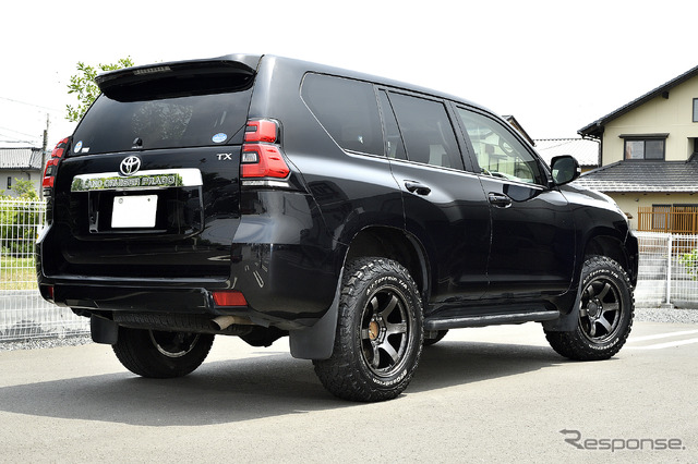 装着サイズ:18inx9J Inset+20 6H-139.7 カラー:スーパーダークガンメタ(AXZ) タイヤサイズ:265/65R18