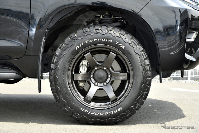 装着サイズ:18inx9J Inset+20 6H-139.7 カラー:スーパーダークガンメタ(AXZ) タイヤサイズ:265/65R18