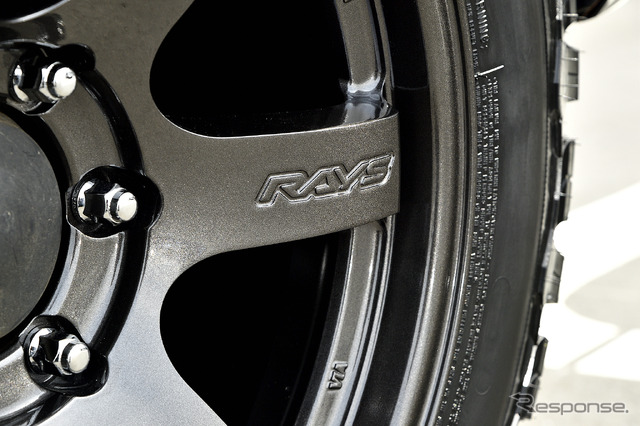 装着サイズ:18inx9J Inset+20 6H-139.7 カラー:スーパーダークガンメタ(AXZ) タイヤサイズ:265/65R18