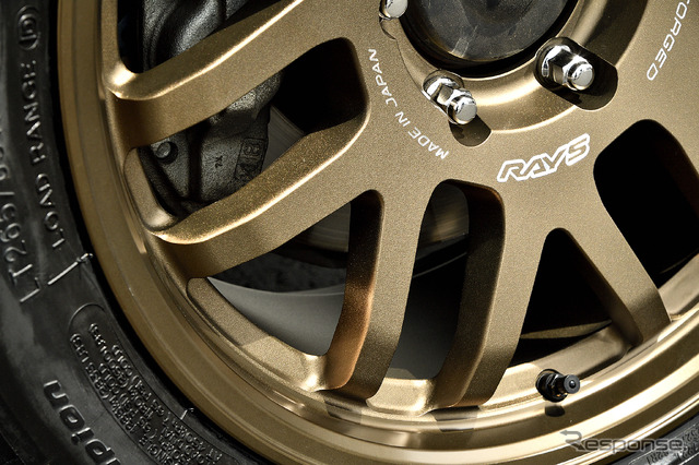 装着サイズ:18inx8J Inset+20 6H-139.7 カラー:ブロンズ(BR) タイヤサイズ:265/65R18