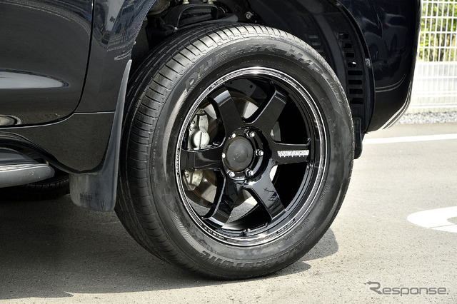 装着サイズ:20inx8.5J Inset+20 6H-139.7 カラー:ダイヤモンドダークガンメタ(MM) タイヤサイズ:285/50-20