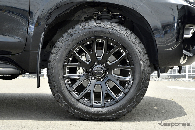 装着サイズ:20inx9J Inset+18 6H-139.7 カラー:ブラックマシニング タイヤサイズ:275/55R20