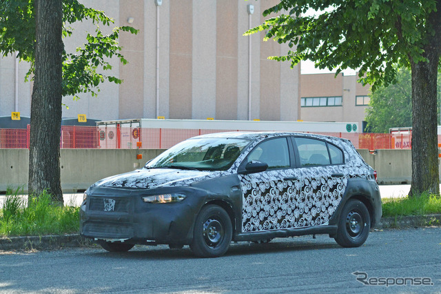 フィアット ティーポ クロス(仮)開発車両