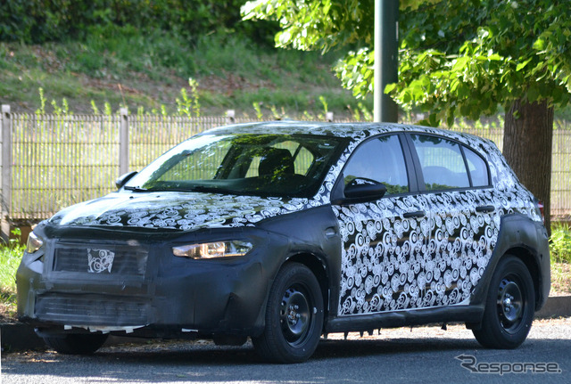 フィアット ティーポ クロス(仮)開発車両