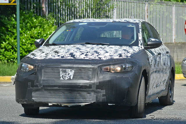 フィアット ティーポ クロス(仮)開発車両