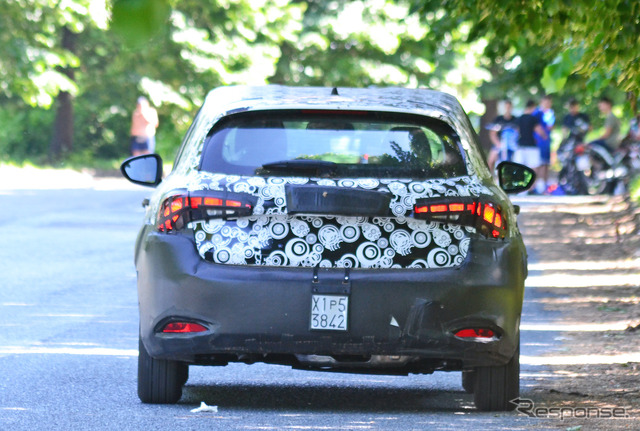 フィアット ティーポ クロス(仮)開発車両