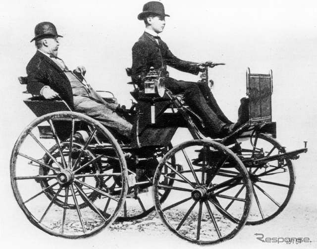 ダイムラー初期の4輪自動車(1886年)