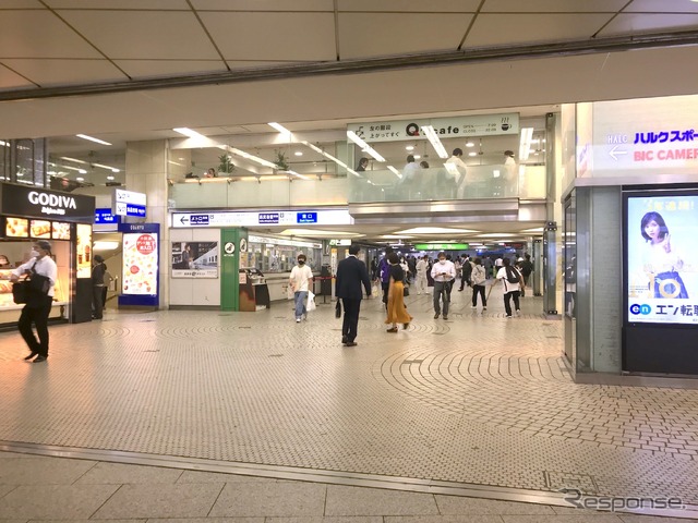 現・西口改札(6月5日)。新改札は前方右手になる。