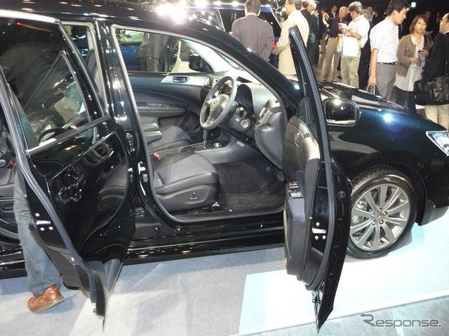 【スバル エクシーガ 発表】180cm+・90kg+の記者がしっくりした運転席