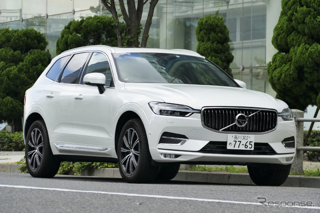 ボルボ XC60 B5 AWD Inscription