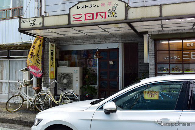 レストラン・喫茶三日月という昭和感むんむんなお店を見かけたので入ってみた。倉吉の人たちは周辺の都市と比べてもずいぶん陽気という印象を受けた。