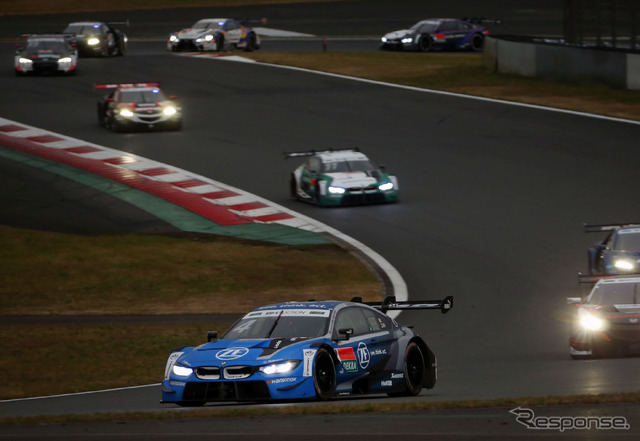 写真先頭の#4 BMWがザナルディのドライブするマシン(昨年11月に富士スピードウェイで開催された「SUPER GT×DTM特別交流戦」)。