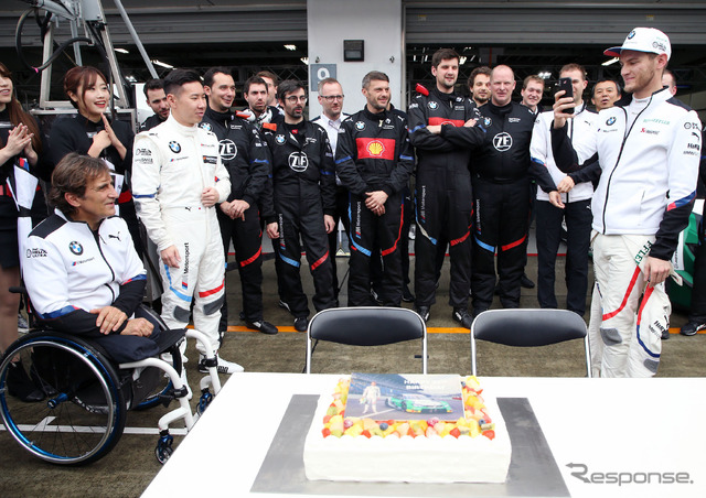 昨年11月、富士スピードウェイで開催された「SUPER GT×DTM特別交流戦」に参戦したときのアレックス・ザナルディ(左端手前)。