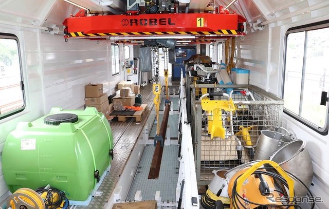材料運搬車:床下レール収納スペース