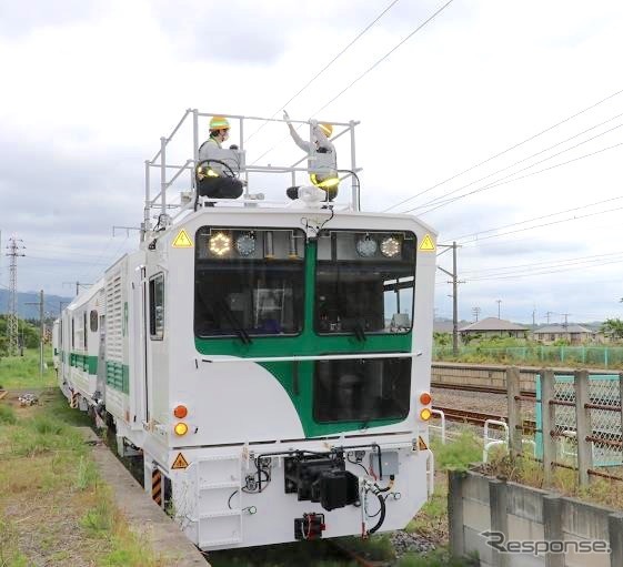 材料運搬車：架線設備の点検台も兼ねている。