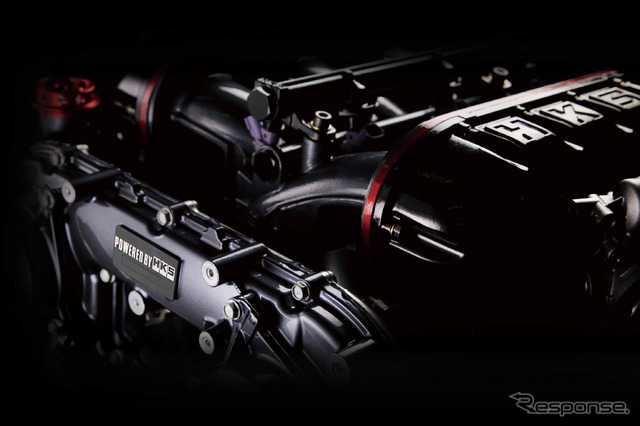 日産GT-R(R35)に搭載される、VR38DETTのHKS製コンプリートエンジン。ロングストローク化によって4255ccの排気量となり、高開度カムシャフトで高回転域の伸びも確保されている