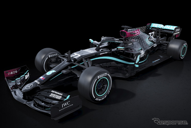 新たなカラーリングを纏った2020年型メルセデス「W11」(#77 V.ボッタス)。