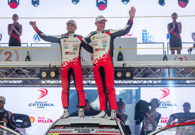 2019年のラリーエストニアを制したO.タナク組(当時トヨタ、右がタナク)。
