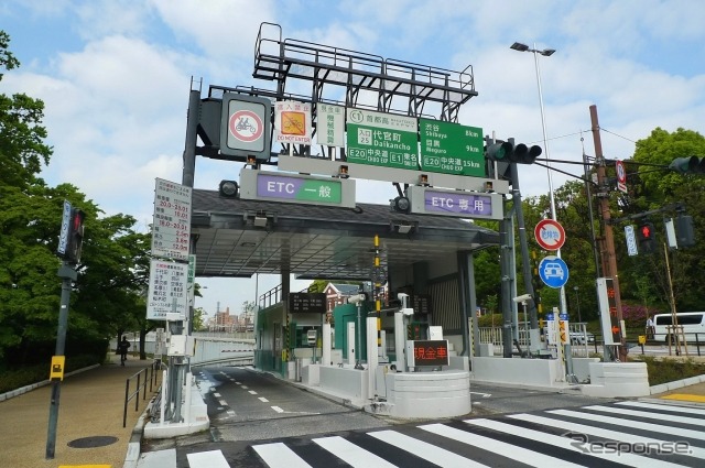 全ETC化が検討される高速道路の料金所(写真は首都高速)。