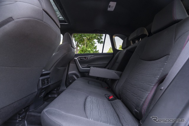 トヨタ RAV4 プライム(日本名:RAV4 PHV に相当)