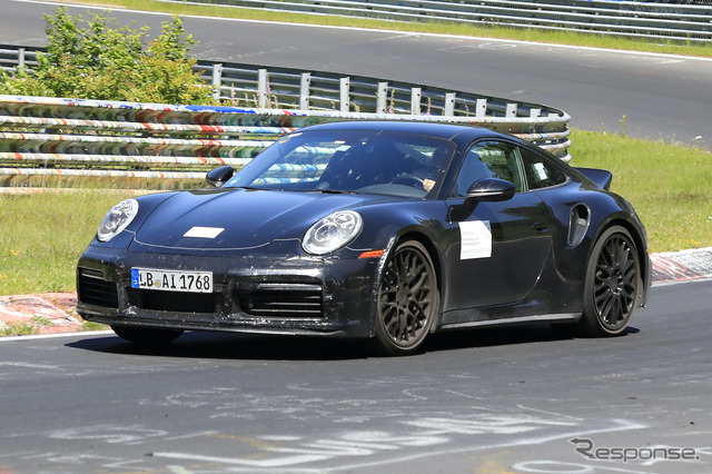 「ダックテール」を備えたポルシェ 911 開発車両(スクープ写真)