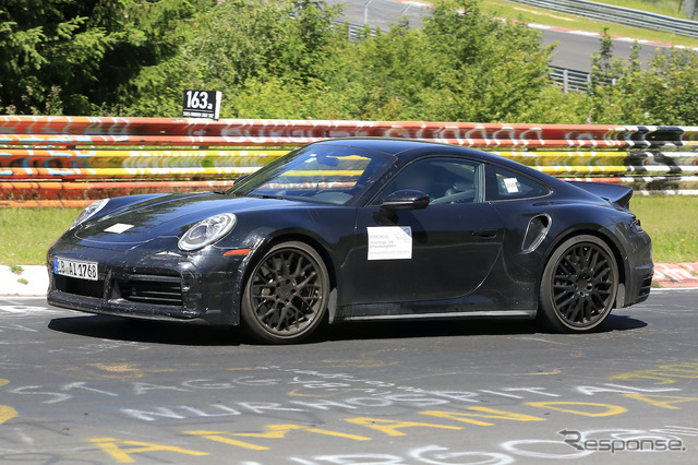 「ダックテール」を備えたポルシェ 911　開発車両（スクープ写真）