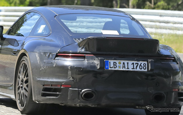 「ダックテール」を備えたポルシェ 911　開発車両（スクープ写真）