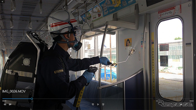 車内に銀イオン系抗菌コート剤を吹き付け