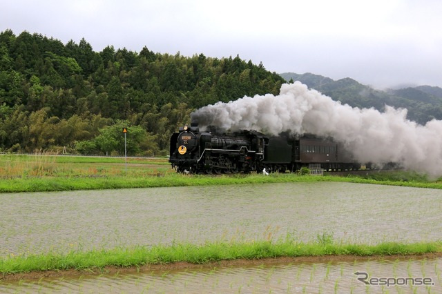 SL「やまぐち」号、牽引機はD51 200。