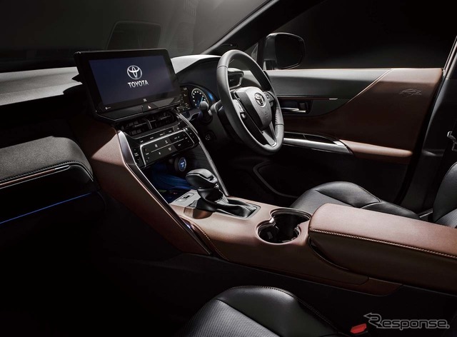 新型ハリアーの前席。写真提供:トヨタ自動車