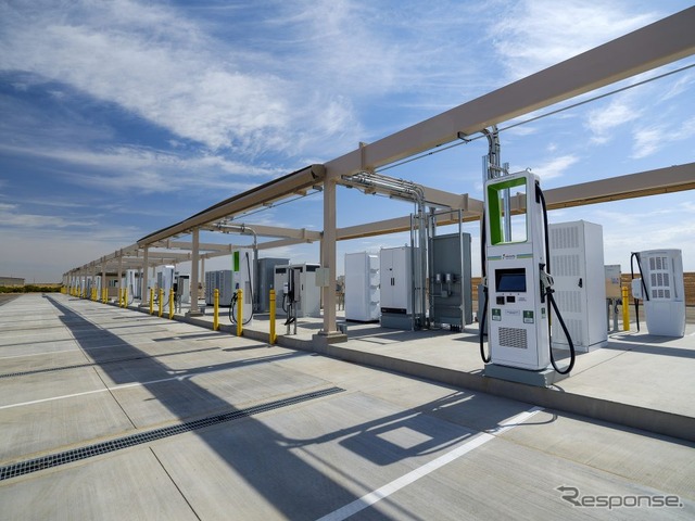 VWグループが米国アリゾナ州に開設したEVの充電テスト施設