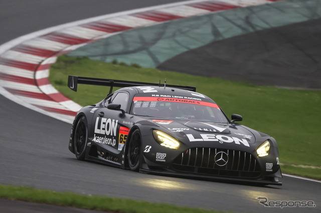 GT300クラス3番手の#65 LEON PYRAMID AMG