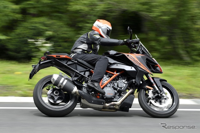 KTM 1290スーパーデュークGT