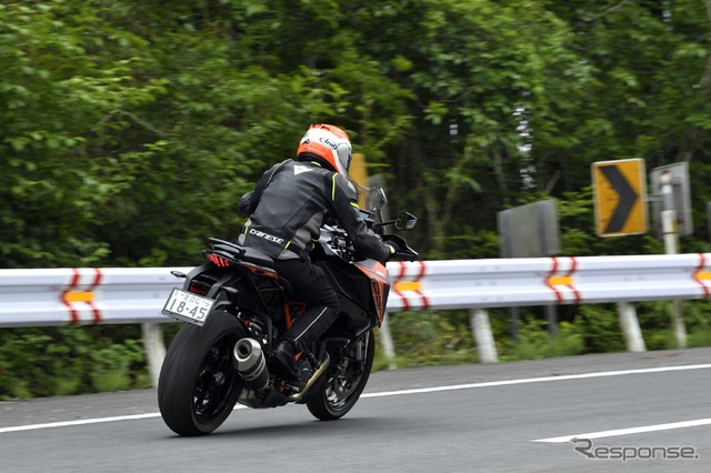 KTM 1290スーパーデュークGT