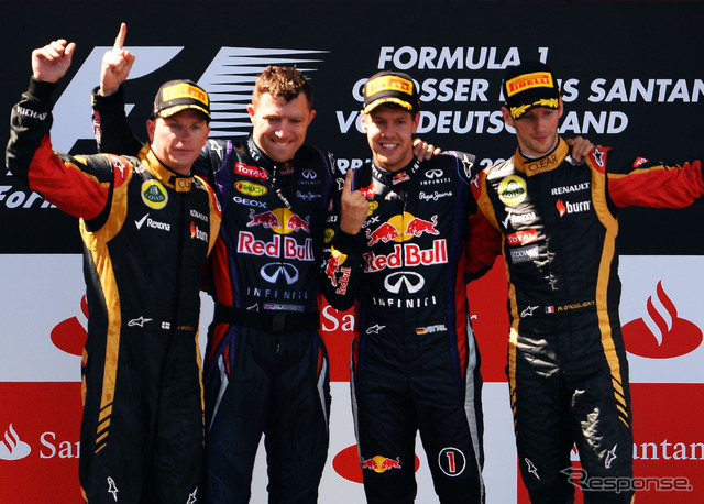 2013年F1ニュルブルクリンク戦の表彰式。優勝は当時レッドブルのS.ベッテル（右から2人目。同年のレース名はドイツGP）。