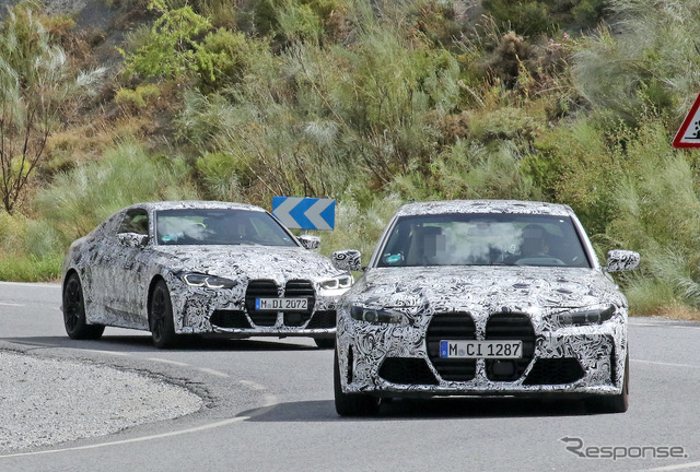 BMW M3セダン(手前)&M4クーペ(奥)新型プロトタイプ(スクープ写真)