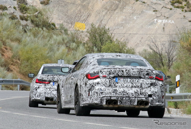 BMW M3セダン(奥)&M4クーペ(手前)新型プロトタイプ(スクープ写真)