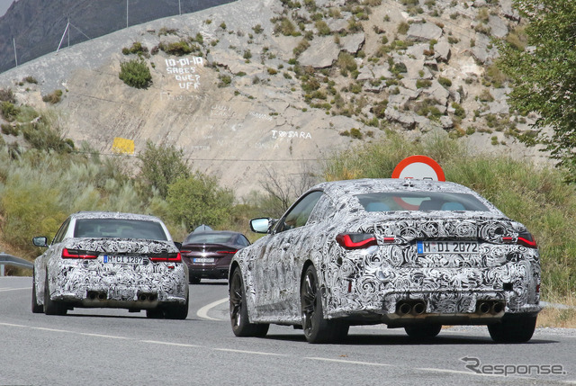 BMW M3セダン(奥)&M4クーペ(手前)新型プロトタイプ(スクープ写真)