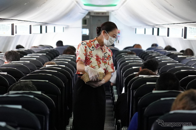 JAL機内（6月22日、セントレア中部国際空港）