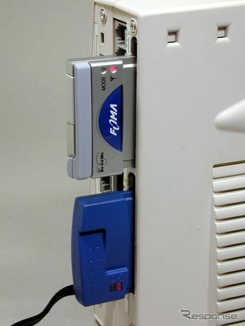 【オートサロン2002続報】幕張臨時分室のモバイルLAN、気になるFOMAは?