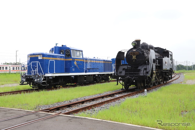 C11 325(向かって右)とDE10 1109(南栗橋車両管区)