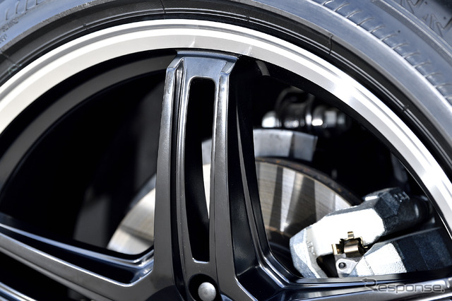 モデル名:MID RMP 520F/推奨サイズ:20×8.5JInset38 5H-114.3/カラー:セミグロスブラック/リムポリッシュ/タイヤサイズ:245/45R20