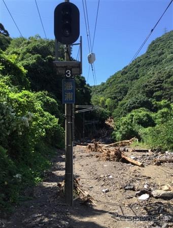 最も被害が大きい海浦~佐敷間の佐敷トンネルの状況(7月30日時点)。トンネル出口から150m程度の付近。場所により1m近い土砂の堆積が見られるという。